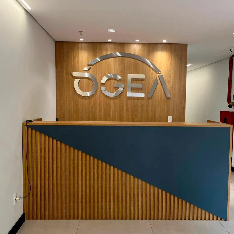 Letreiro de recepção em chapa de Inox OGEA